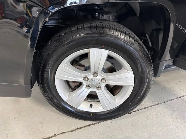 Used 2016 Jeep Compass Latitude w/ Sun/Sound Group AWD/4WD image 38
