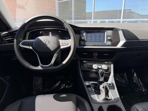 Used 2024 Volkswagen Jetta SE w/ Panoramic Sunroof Package image 16