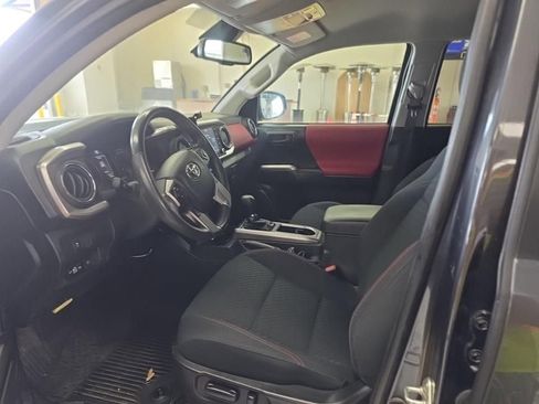 Used 2023 Toyota Tacoma SR5 image 3