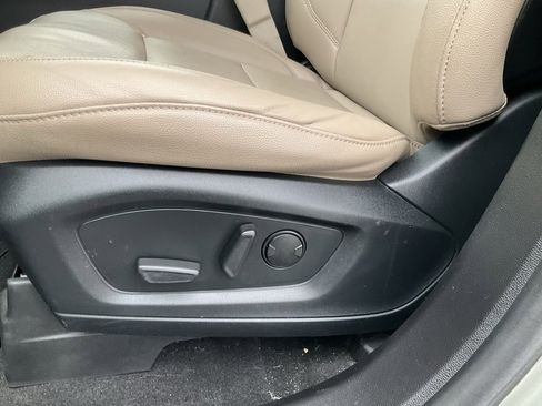 Used 2020 Ford Explorer XLT w/ Equipment Group 202A image 16