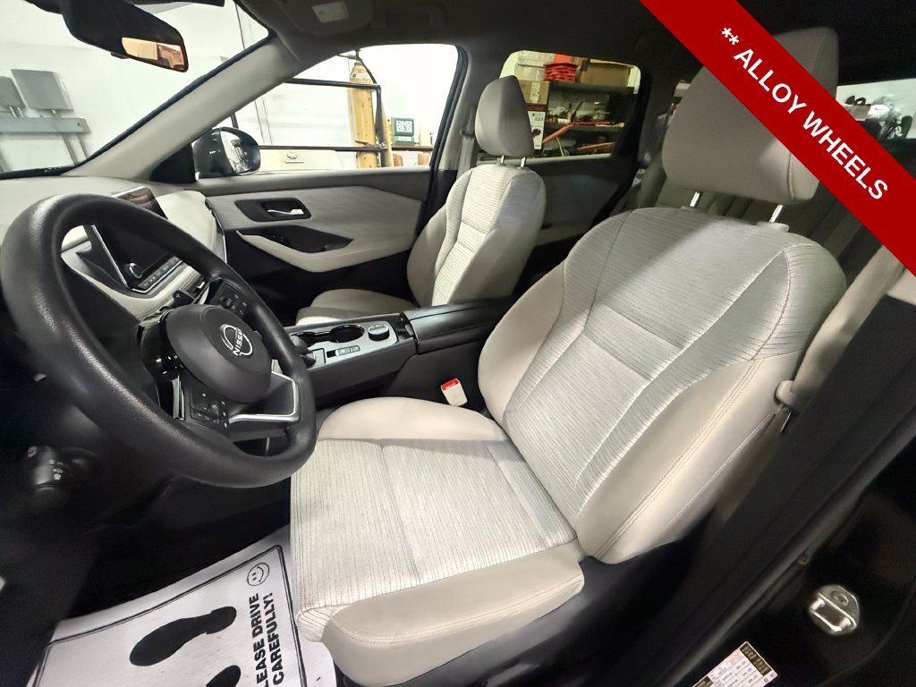 Used 2023 Nissan Rogue SV AWD/4WD image 15