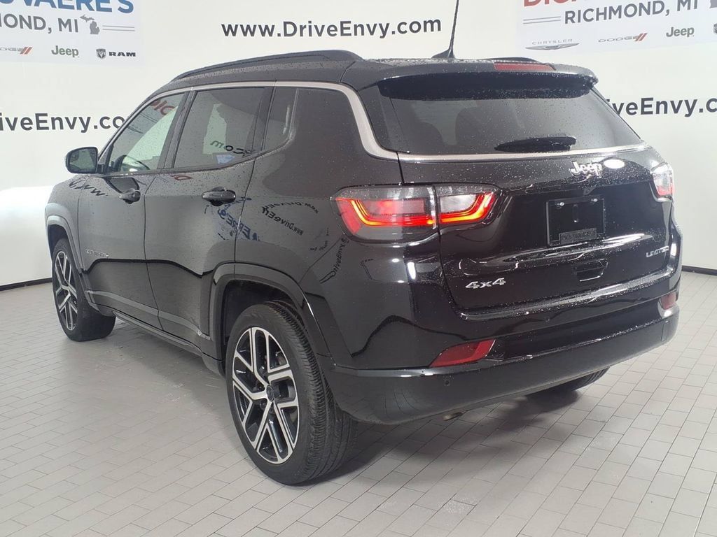 Used 2025 Jeep Compass Limited w/ Elite Group AWD/4WD image 6