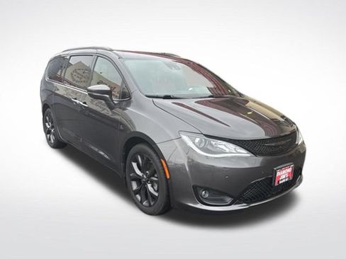 Used 2020 Chrysler Pacifica Limited w/ Quick Order Package 27H Red S FWD image 7