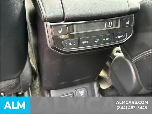 Used 2024 Toyota Highlander Limited image 29