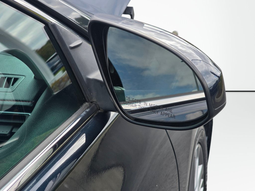 Used 2017 Toyota Camry SE FWD image 29