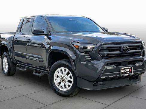 Used 2025 Toyota Tacoma SR5 AWD/4WD image 3