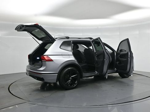 Used 2023 Volkswagen Tiguan SE R-Line FWD image 6