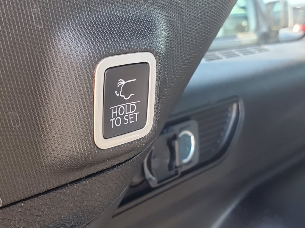 Used 2025 Jeep Grand Cherokee Limited w/ Luxury Tech Group II AWD/4WD image 31