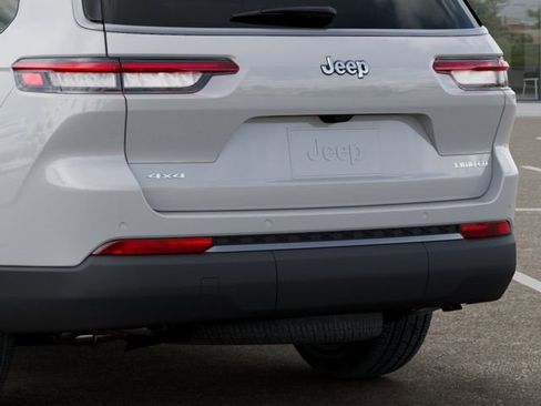 New 2026 Jeep Grand Cherokee L Limited w/ Limited Altitude Package AWD/4WD image 13