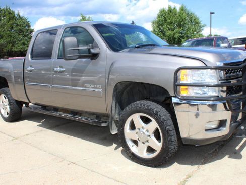 Used 2013 Chevrolet Silverado 2500 LT w/ Custom Sport Truck Package AWD/4WD image 11