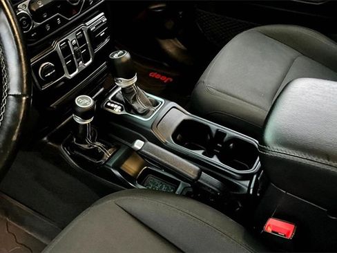 Used 2020 Jeep Wrangler Unlimited Sahara w/ Uconnect 4C Nav & Sound Group image 15