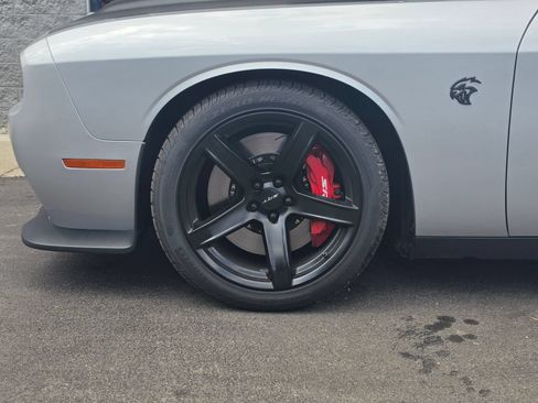 Used 2022 Dodge Challenger SRT Hellcat w/ Plus Package RWD image 4