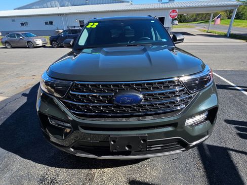 Used 2022 Ford Explorer XLT w/ Equipment Group 202A image 2