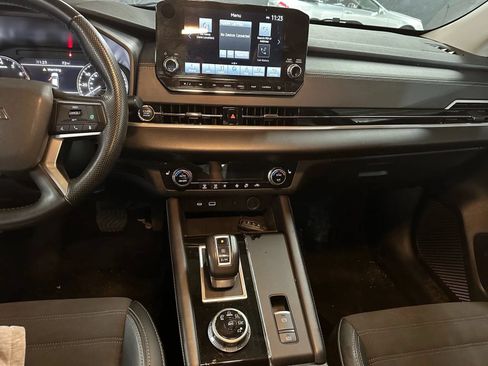 Used 2024 Mitsubishi Outlander FWD image 12