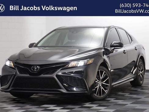 Used 2023 Toyota Camry SE FWD image 1