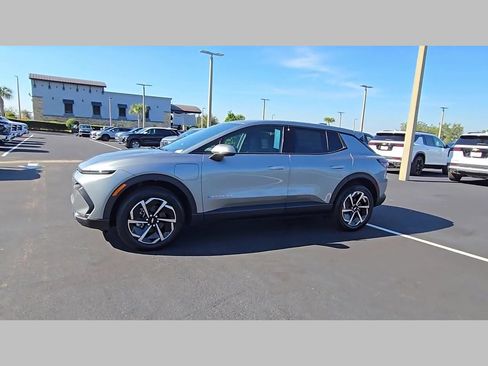 New 2026 Chevrolet Equinox EV LT image 16