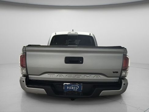 Used 2022 Toyota Tacoma TRD Off-Road w/ TRD Premium Off Road Package AWD/4WD image 4