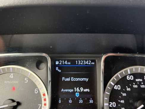 Used 2019 Nissan Titan SV w/ SV Convenience Package AWD/4WD image 17