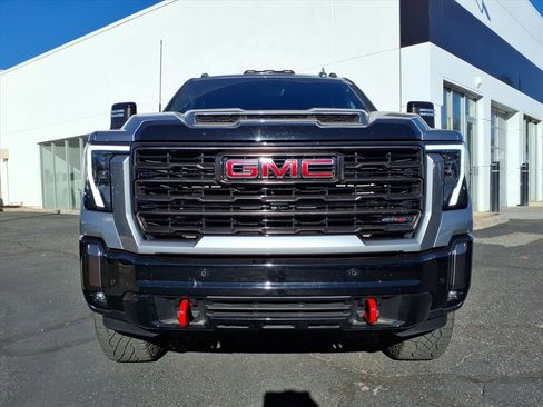 Used 2024 GMC Sierra 2500 AT4X image 2