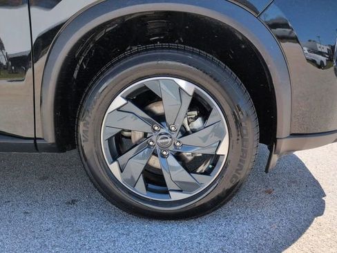 Used 2025 Nissan Rogue SV image 13