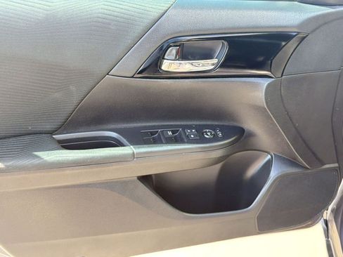 Used 2017 Honda Accord LX image 13