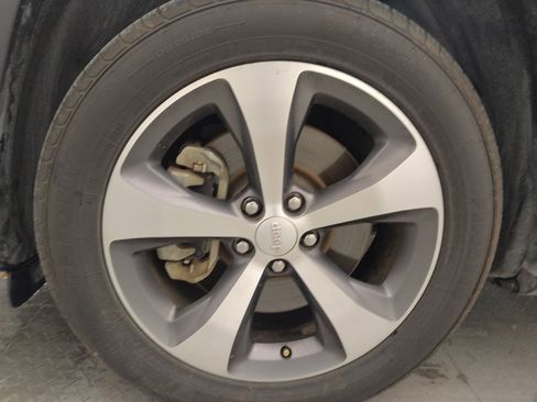 Used 2021 Jeep Cherokee Limited image 31