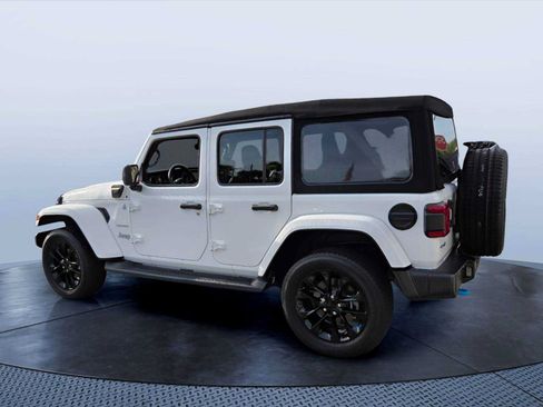Used 2023 Jeep Wrangler Unlimited Sahara w/ Cold Weather Group AWD/4WD image 11
