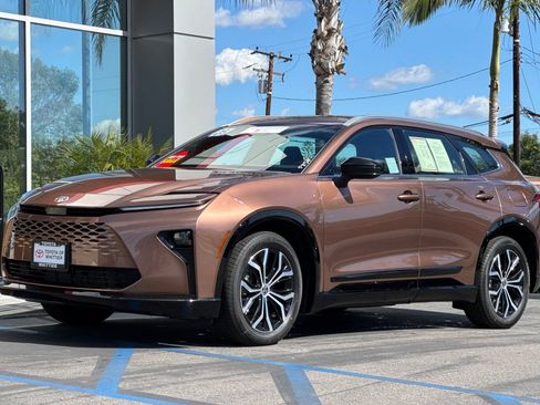 Certified 2025 Toyota Crown Signia image 10