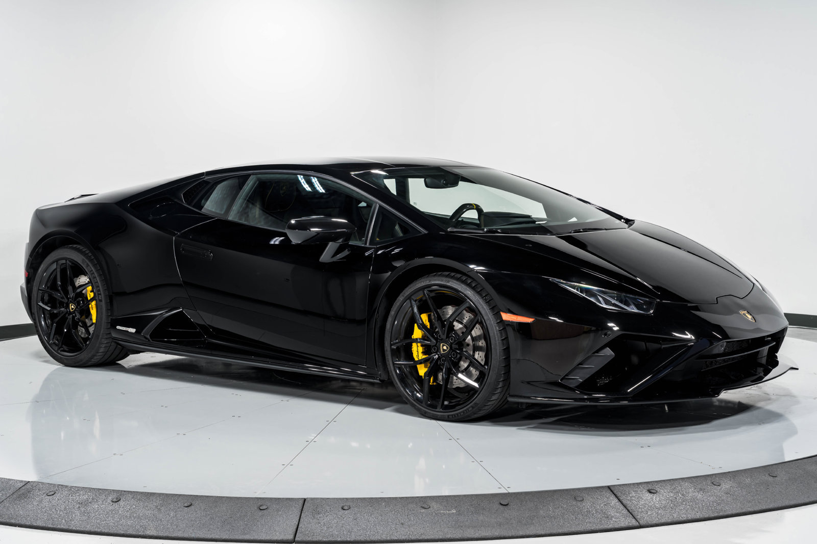 Used 2021 Lamborghini Huracan EVO RWD image 39