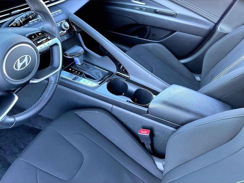 Used 2025 Hyundai Elantra SEL image 13