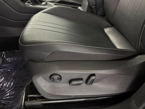 Used 2023 Volkswagen Tiguan SE R-Line image 15