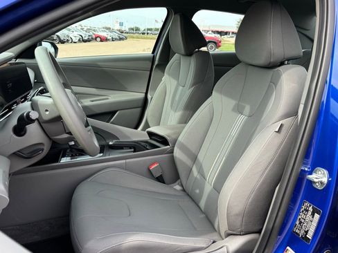Used 2024 Hyundai Elantra SEL image 11
