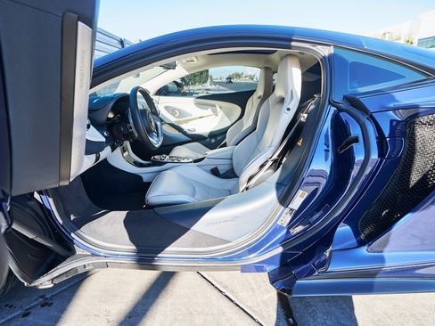 Used 2022 McLaren GT image 31