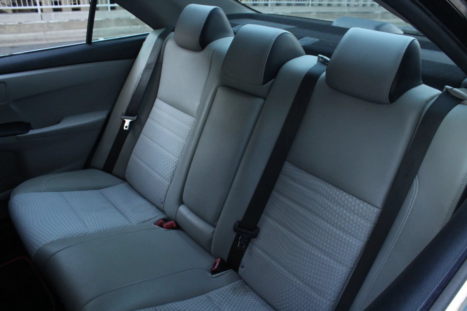 Used 2015 Toyota Camry SE FWD image 18