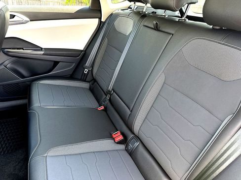 New 2025 Volkswagen Taos SE image 17