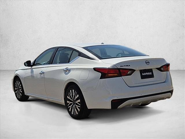 Used 2025 Nissan Altima 2.5 SV FWD image 8