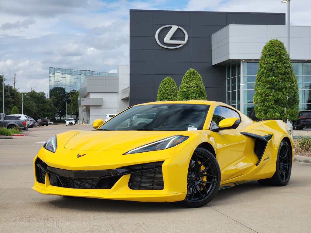 Used 2025 Chevrolet Corvette Z06 w/ Stealth Interior Trim Package RWD image 32