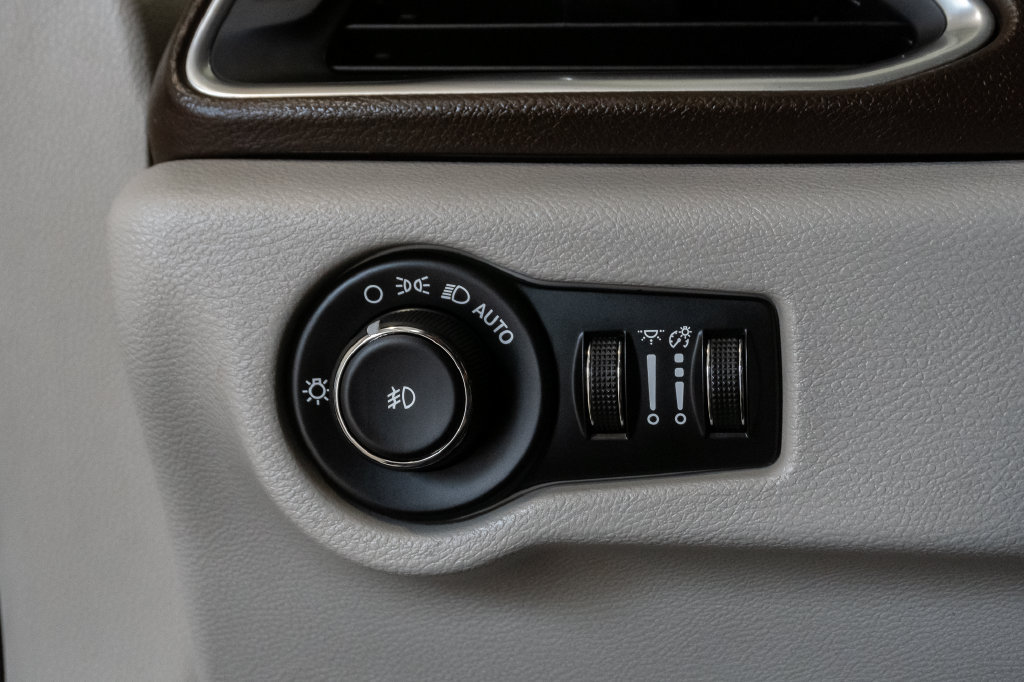Used 2019 Chrysler Pacifica Touring-L Plus w/ Advanced Safetytec Group FWD image 13