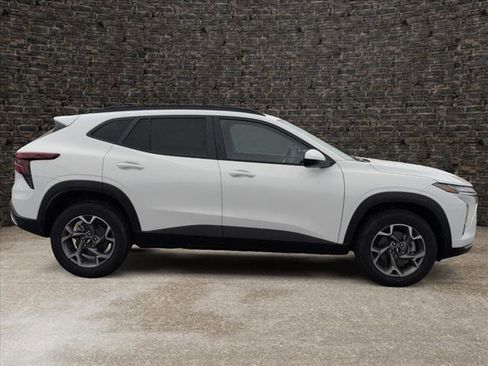 New 2026 Chevrolet Trax LT image 3