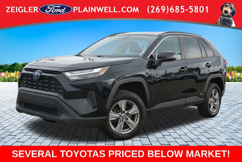 Used 2023 Toyota RAV4 LE AWD/4WD image 1