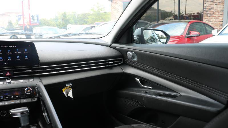 Used 2023 Hyundai Elantra SEL w/ Convenience Package FWD image 17