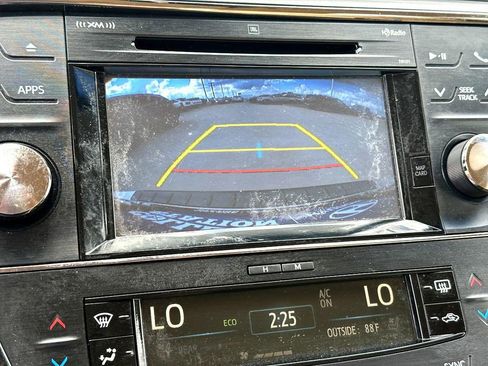 Used 2018 Toyota Avalon Limited image 17