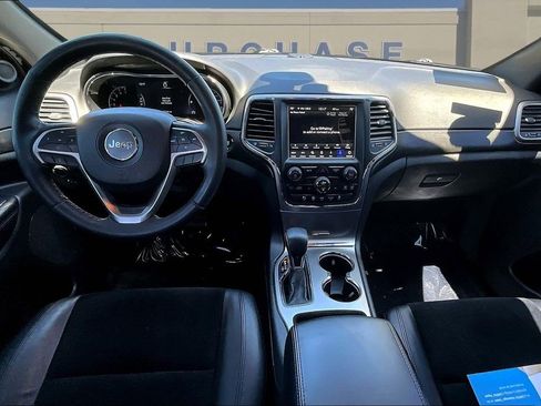 Used 2018 Jeep Grand Cherokee Altitude RWD image 9