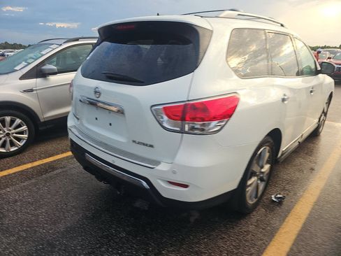 Used 2015 Nissan Pathfinder Platinum FWD image 3