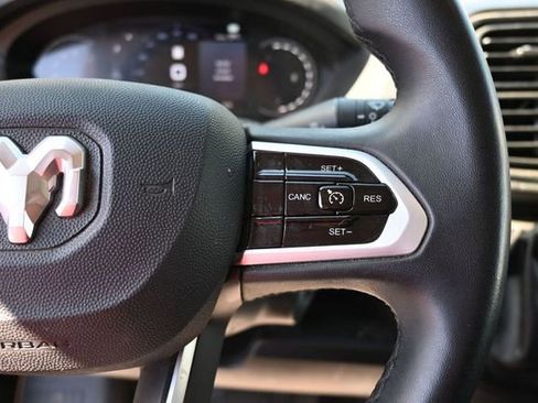 Used 2023 RAM ProMaster 2500 w/ Driver Convenience Group FWD image 24