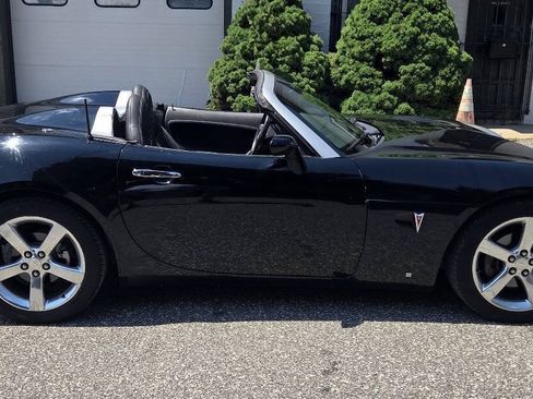 Used 2006 Pontiac Solstice Convertible w/ Premium Package RWD image 4