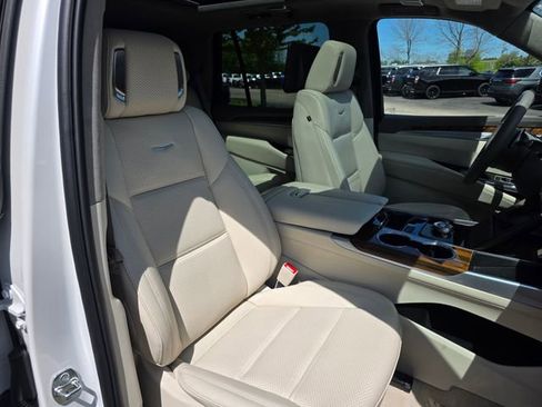 Used 2025 Cadillac Escalade Premium Luxury Platinum AWD/4WD image 11