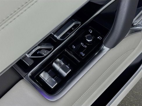 Certified 2025 Land Rover Range Rover Long Wheelbase SE image 20