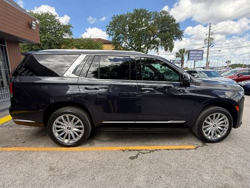 Used 2024 Cadillac Escalade Premium Luxury AWD/4WD image 5