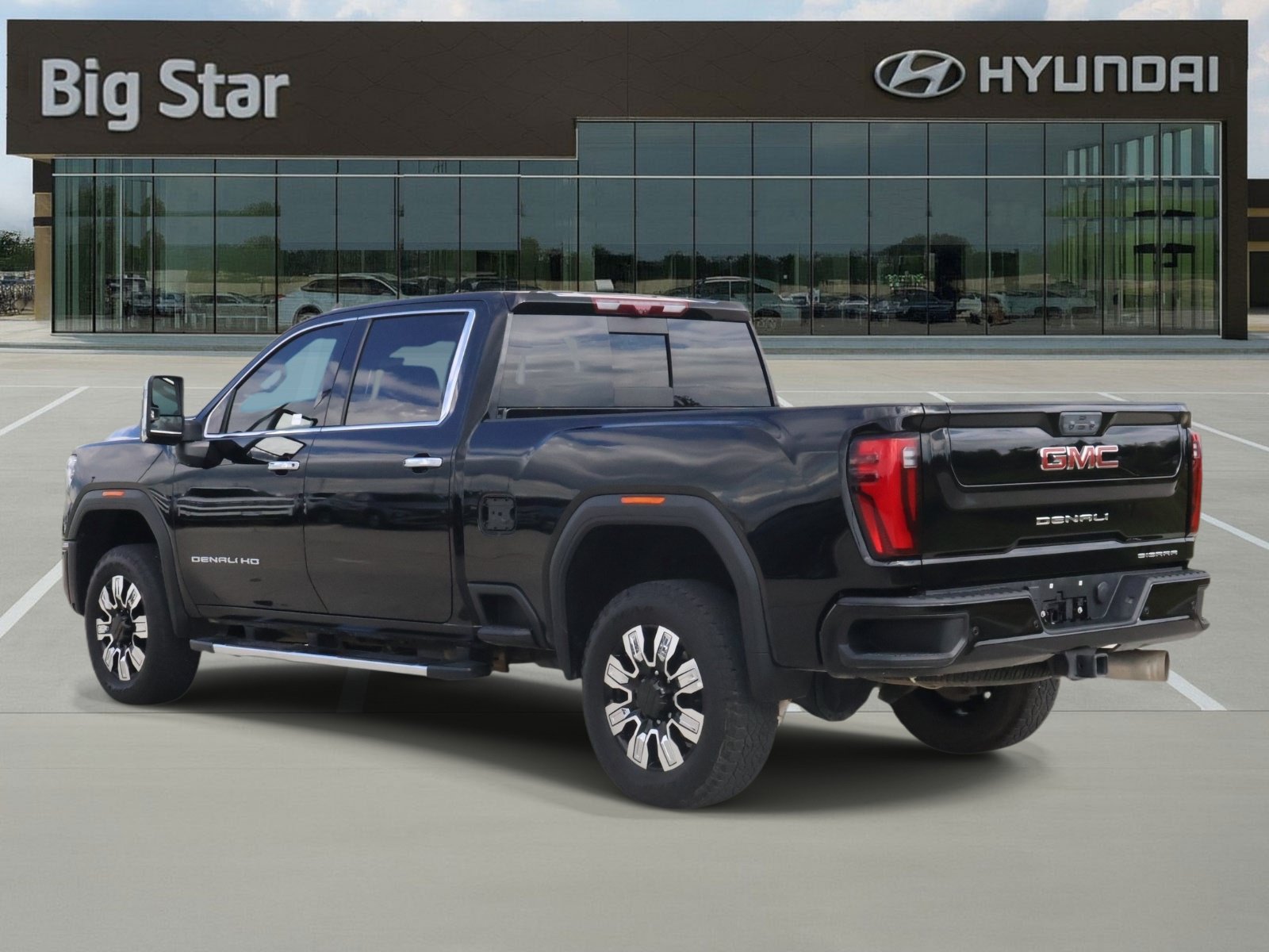 Used 2024 GMC Sierra 2500 Denali w/ Denali Reserve Package AWD/4WD image 3